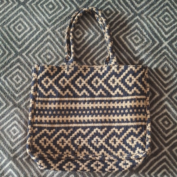 H&M Handbags - H&M Limited Edition Jacquard Weave Tribal Patterned Jute Large Tote Handbag Bag